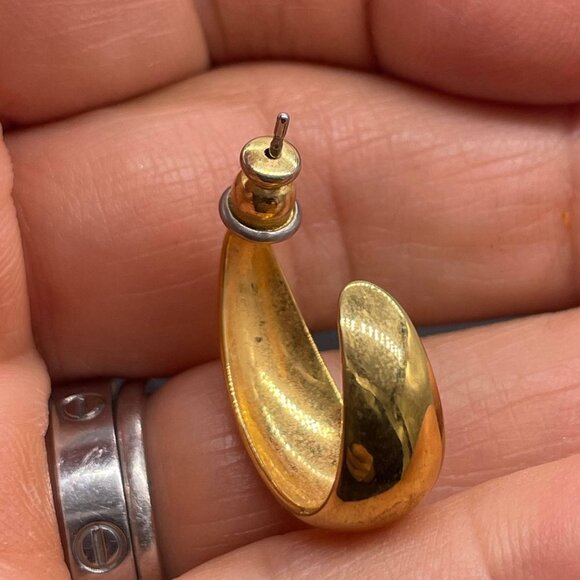 Sarah Coventry Hoop Earrings Post Back Closure Gold Tone Classy Classic Timeless - Picture 5 of 7